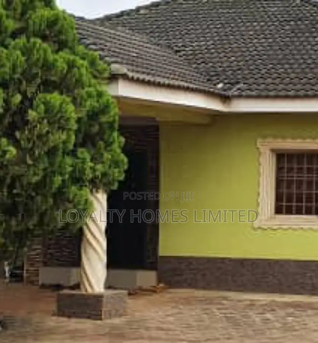 4bdrm Bungalow in New London, Ipaja for sale