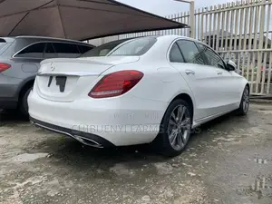 Mercedes-Benz C300 Luxury 4dr AWD 4Matic Sedan (2.0L 4cyl 7A) 2015