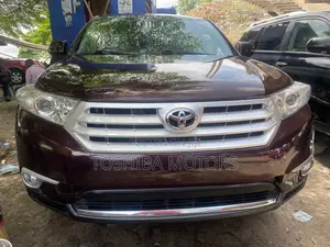 Toyota Highlander 3.5L 4WD 2013 Red
