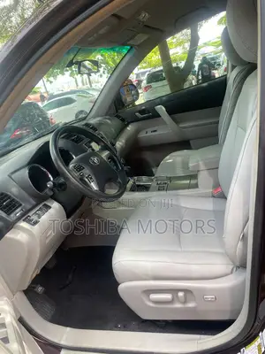 Toyota Highlander 3.5L 4WD 2013 Red