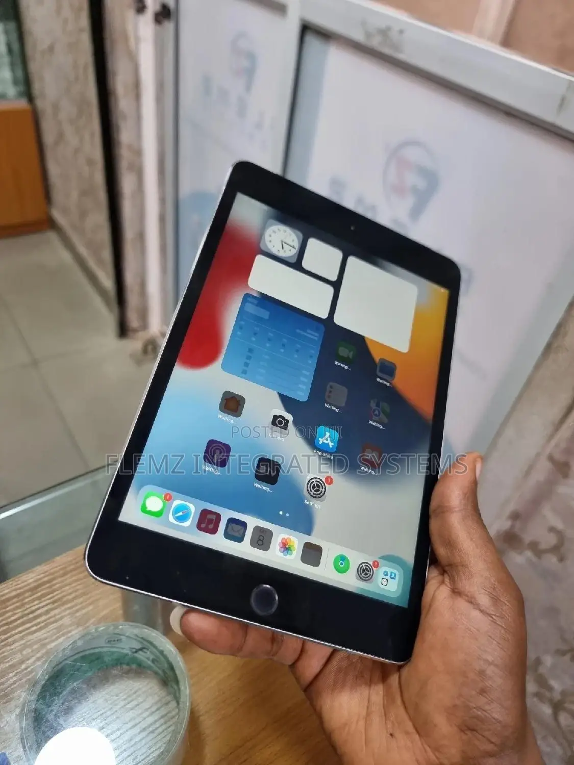 Apple iPad mini 4 128 GB Gray