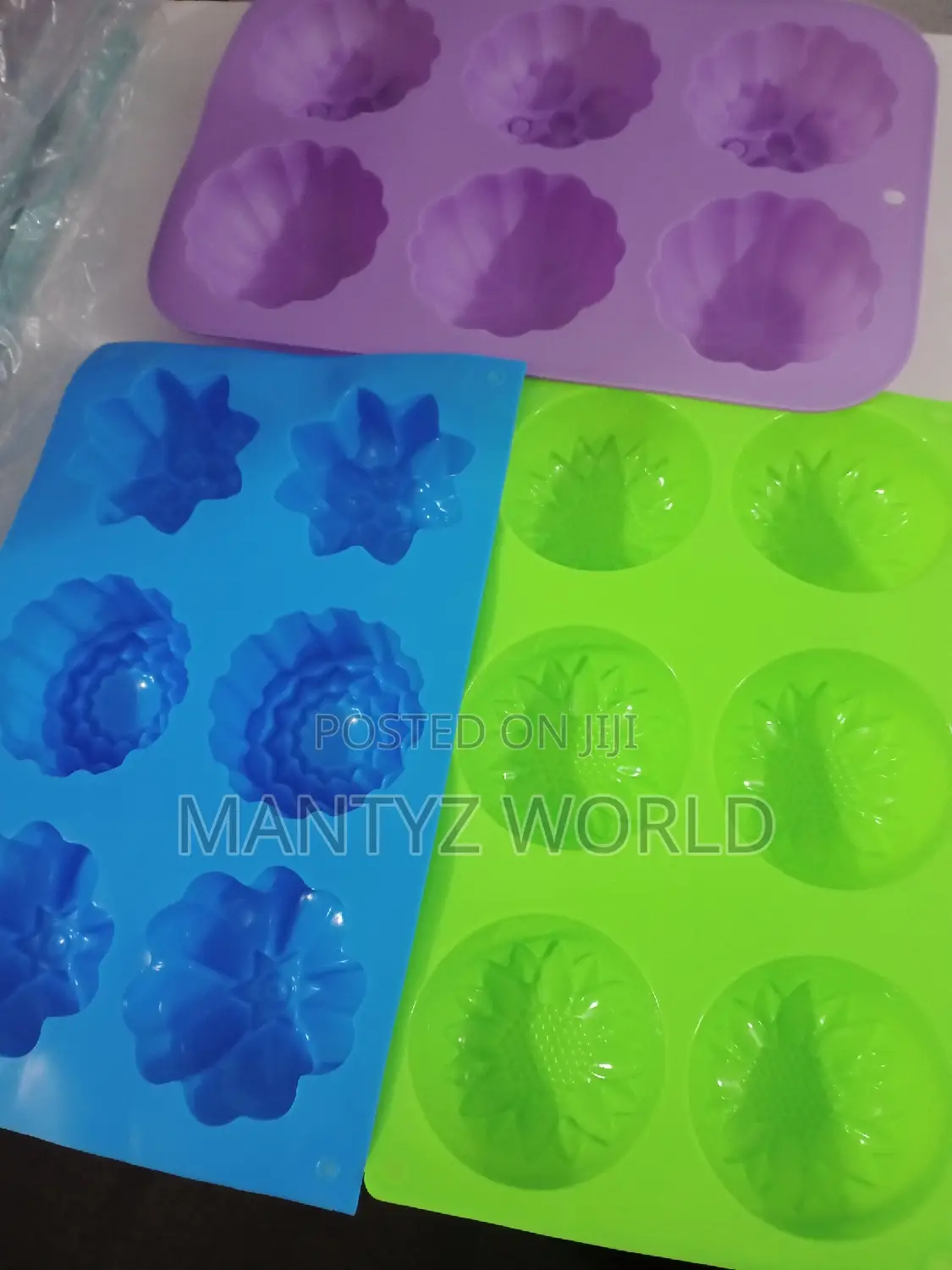 Crested Soap Mold