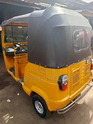 TVS Apache 160 4V 2019 Gold