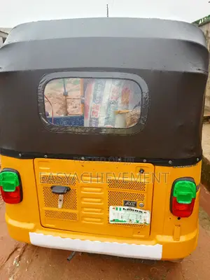 TVS Apache 160 4V 2019 Gold