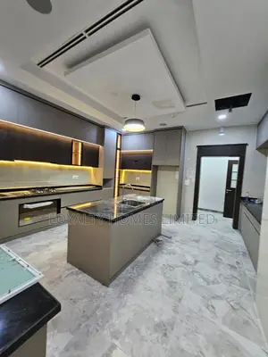 5bdrm Duplex in Gra for rent