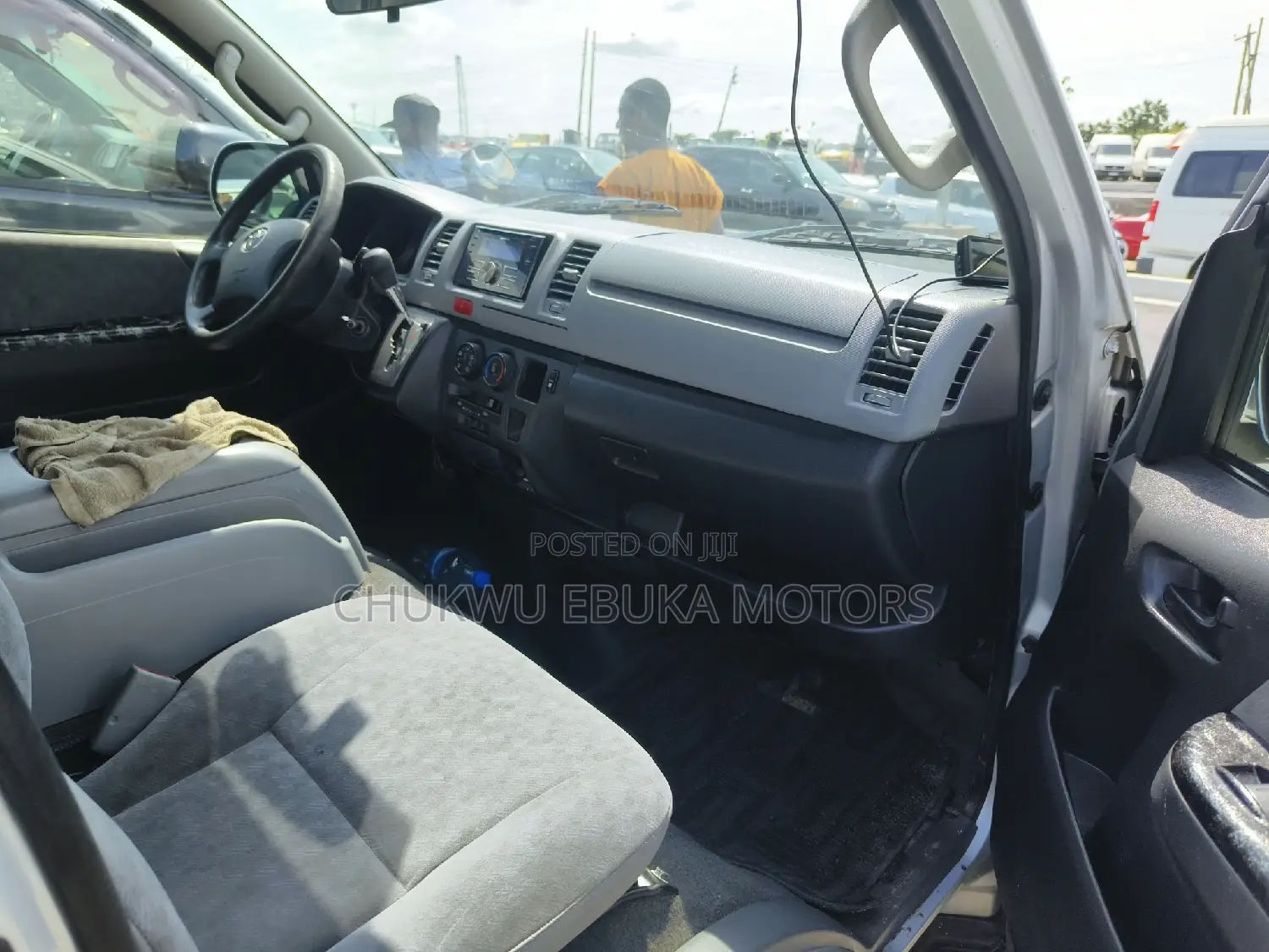 Toyota HiAce 2013 Silver