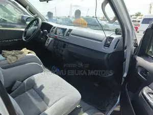 Toyota HiAce 2013 Silver