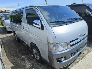 Toyota HiAce 2013 Silver