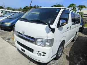 Toyota HiAce 2013 White