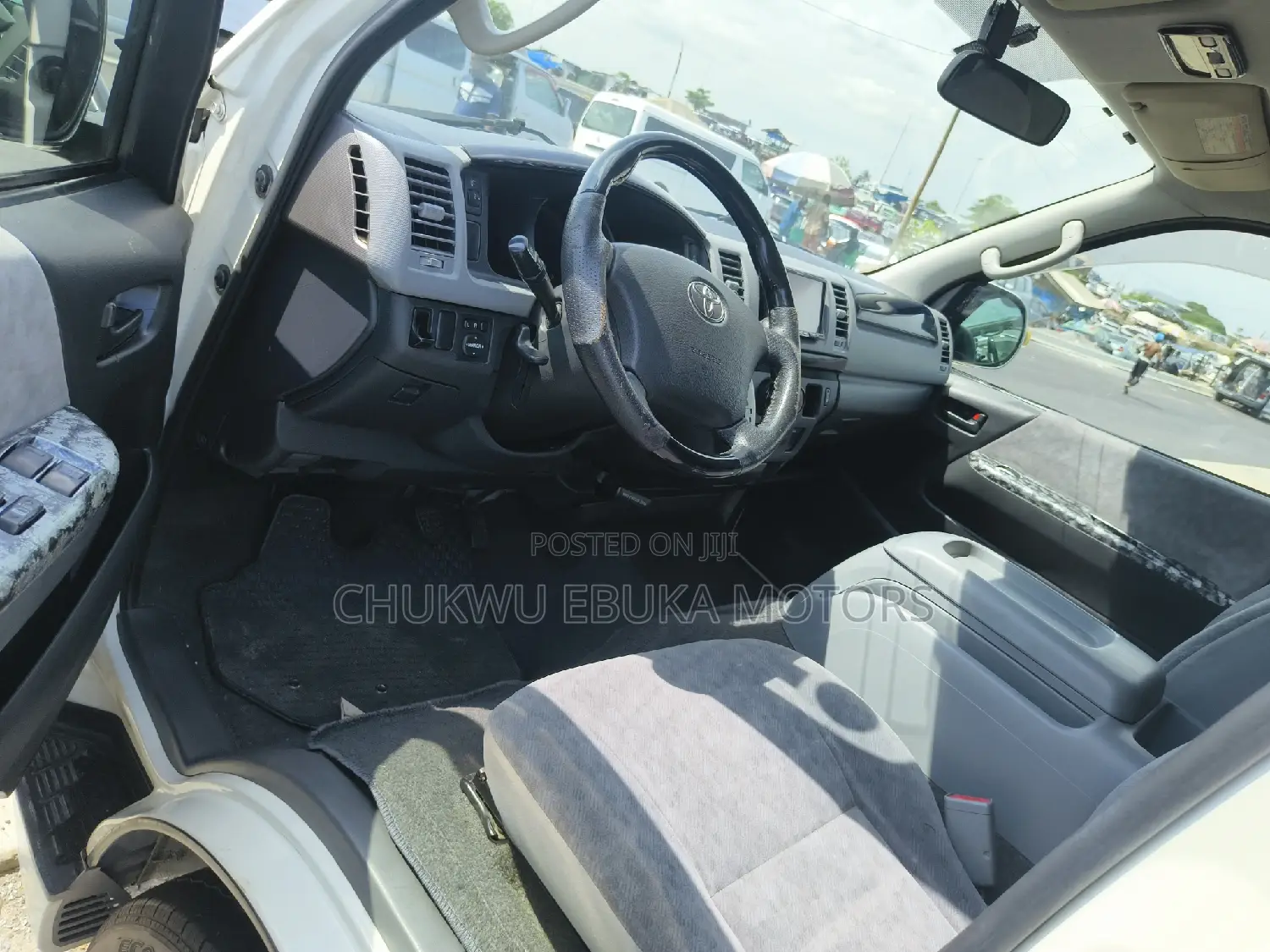 Toyota HiAce 2013 White