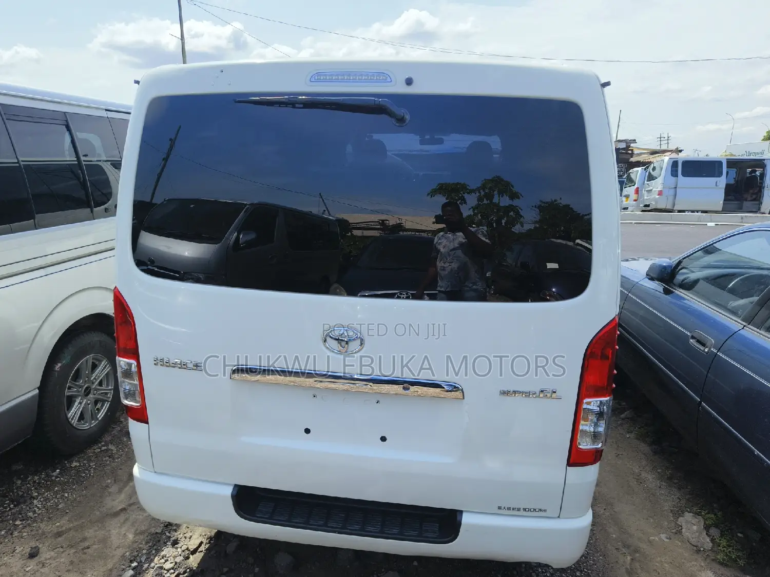 Toyota HiAce 2013 White