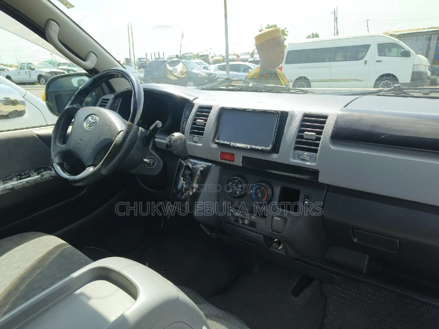 Toyota HiAce 2013 White
