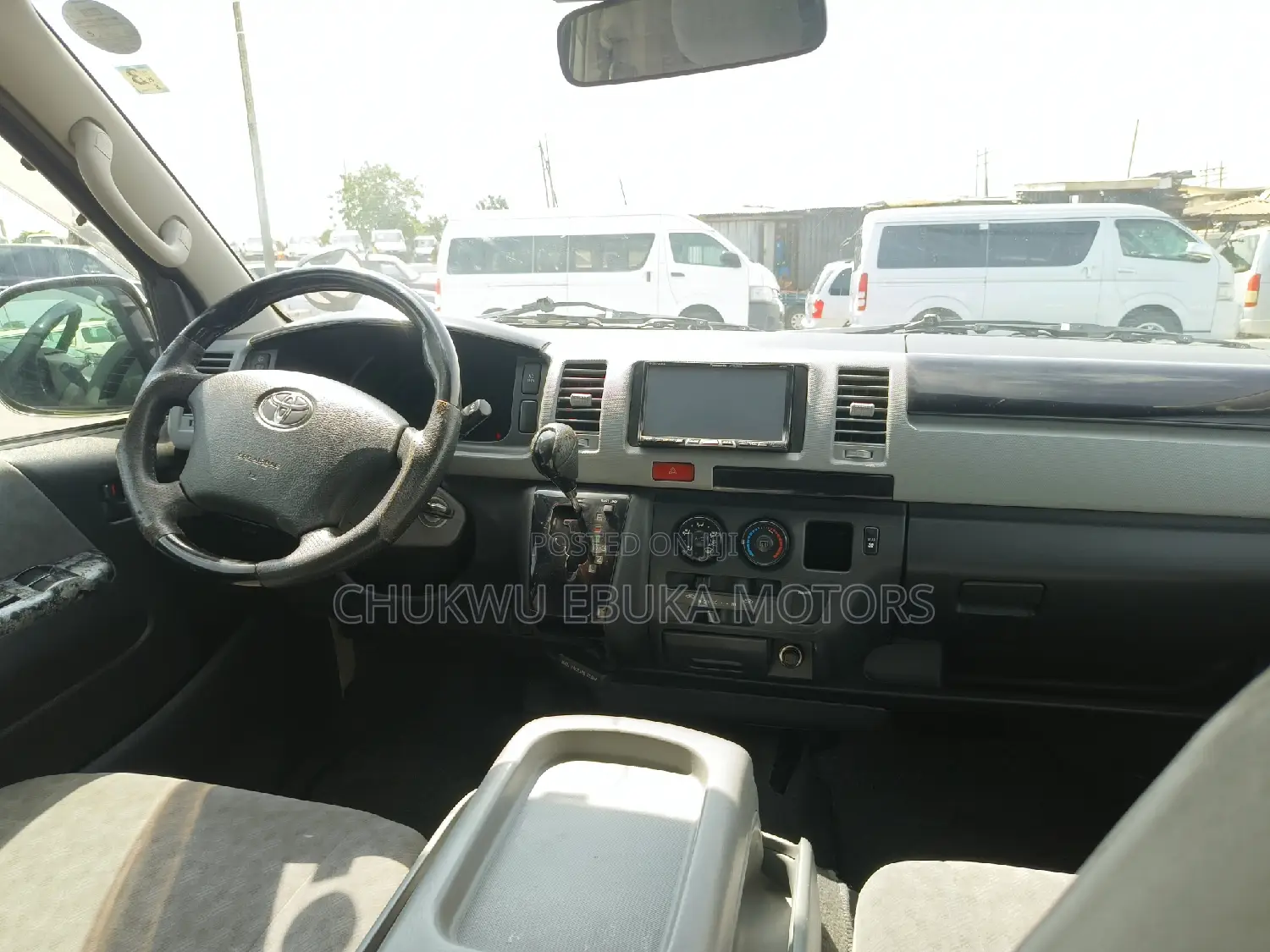 Toyota HiAce 2013 White