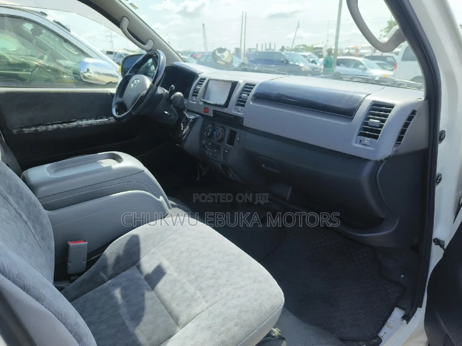 Toyota HiAce 2013 White