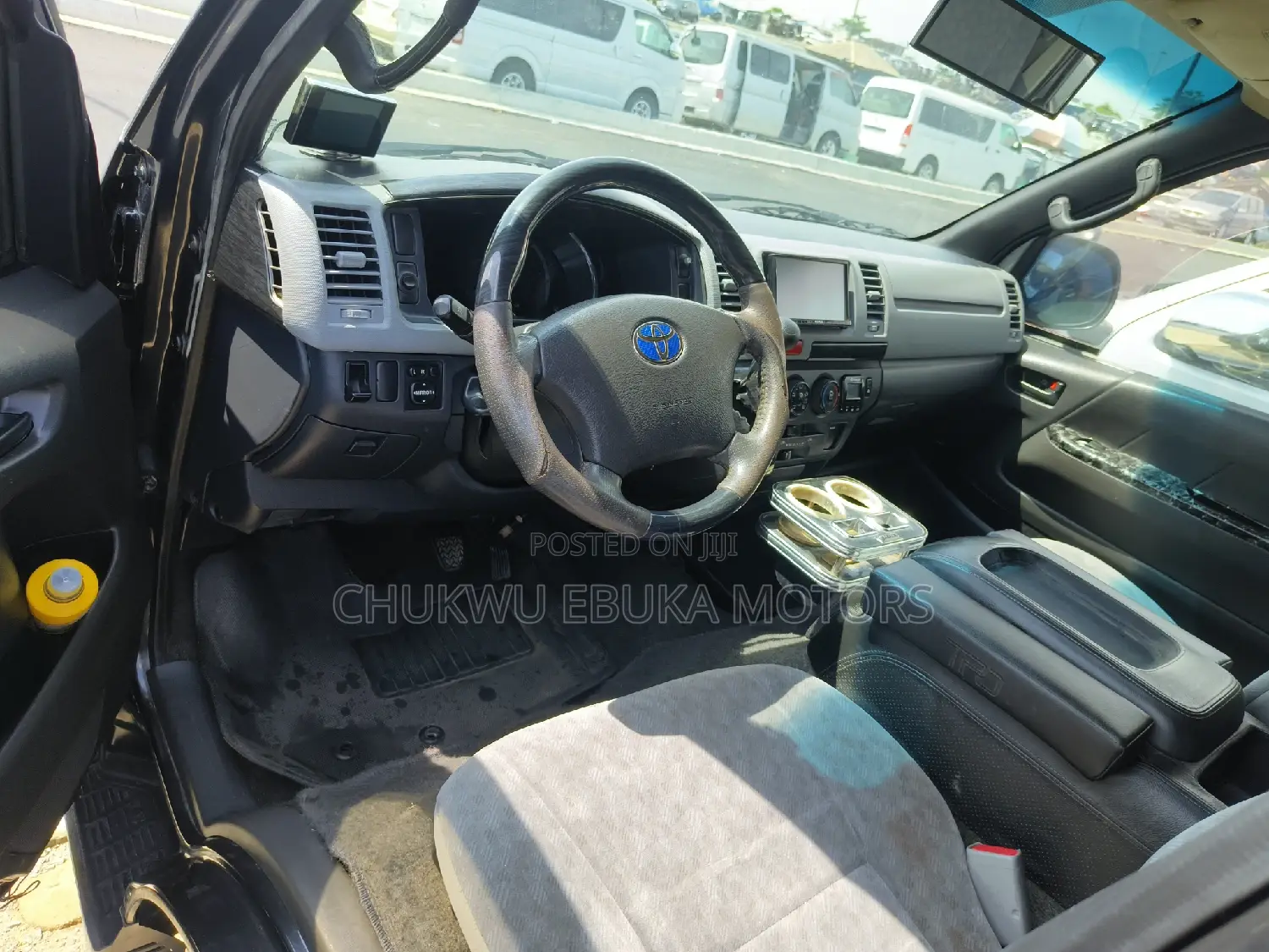 Toyota HiAce 2013 Black