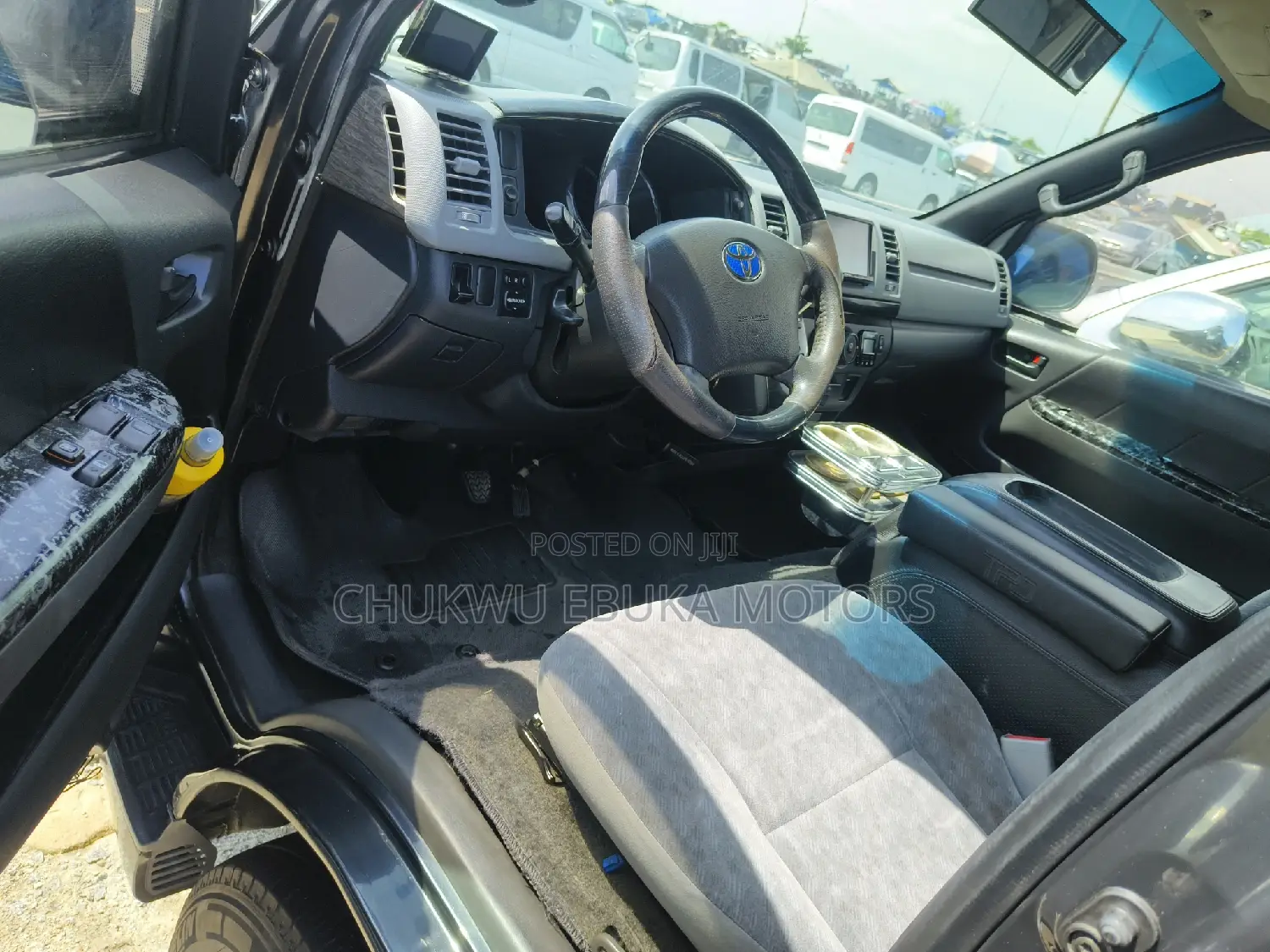 Toyota HiAce 2013 Black