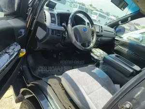 Toyota HiAce 2013 Black