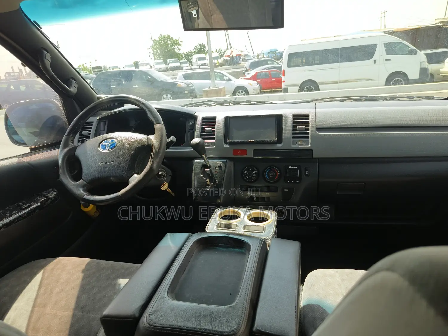 Toyota HiAce 2013 Black