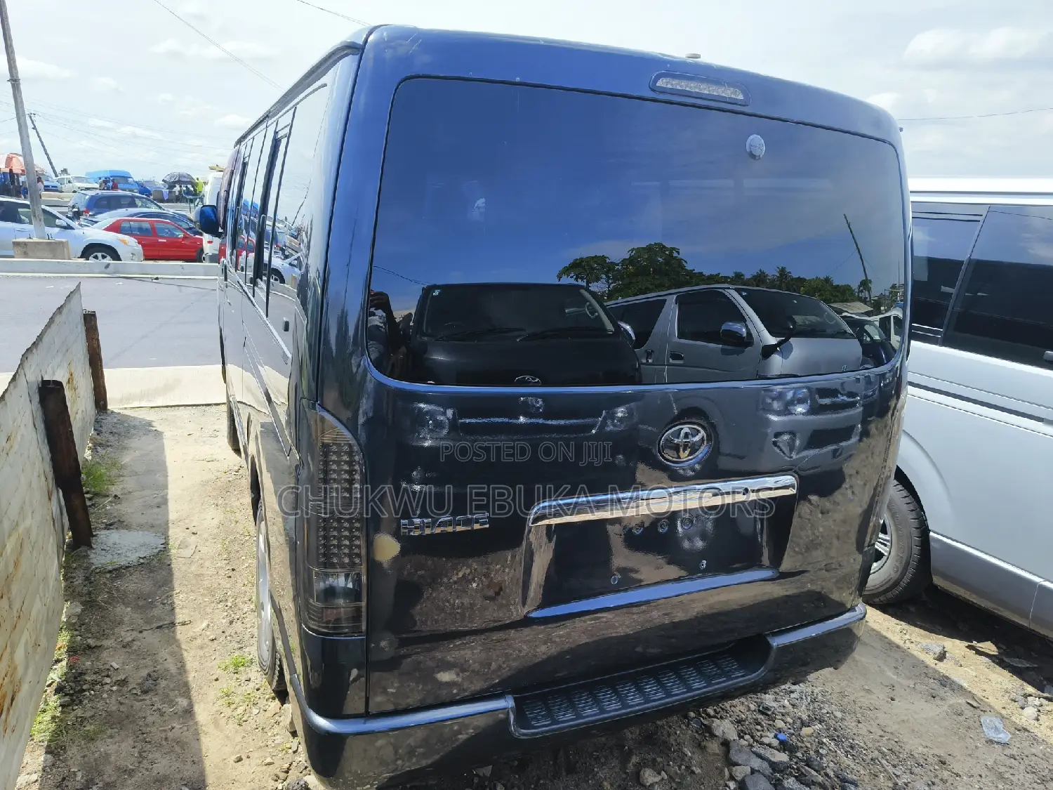 Toyota HiAce 2013 Black