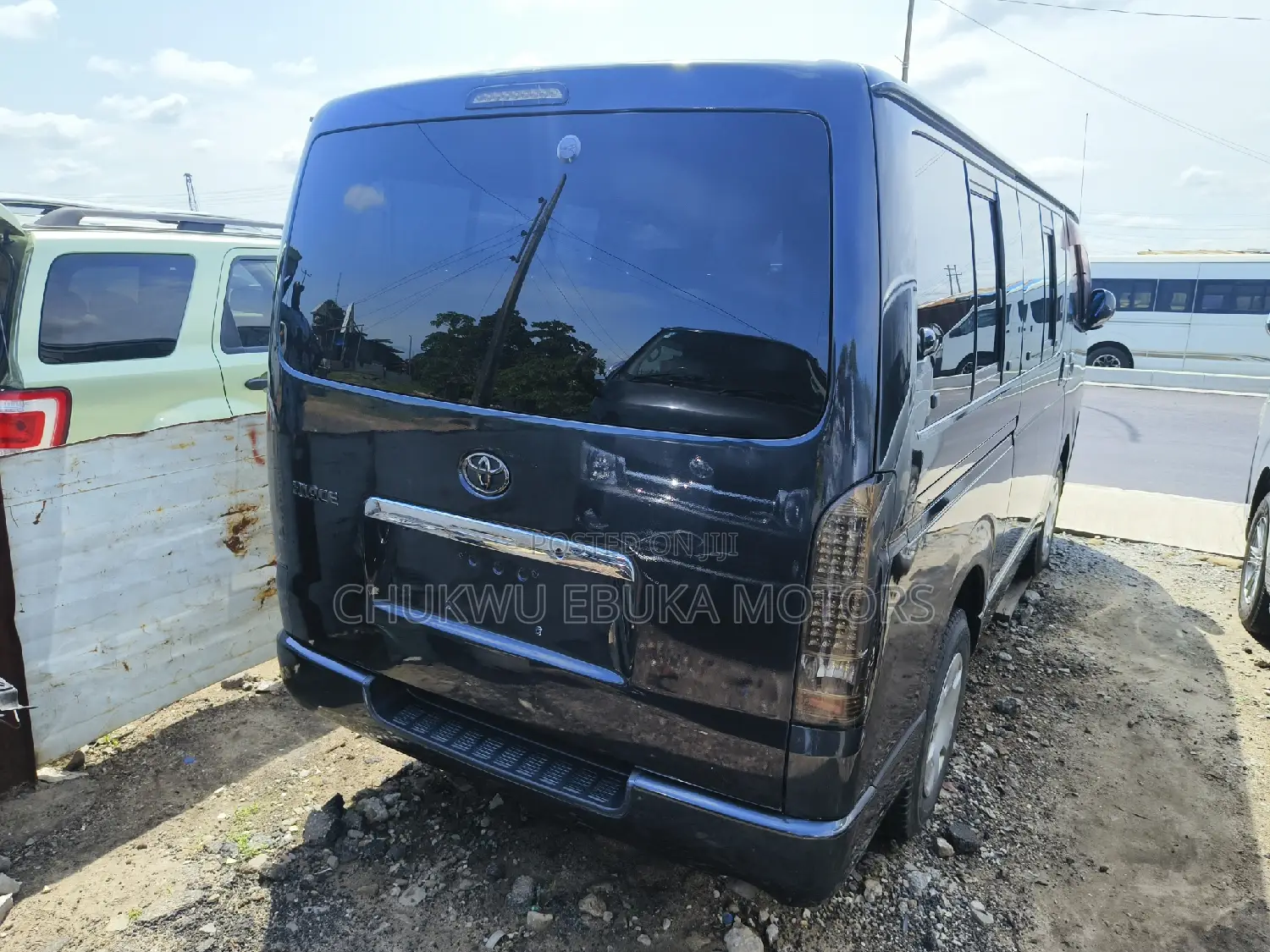 Toyota HiAce 2013 Black