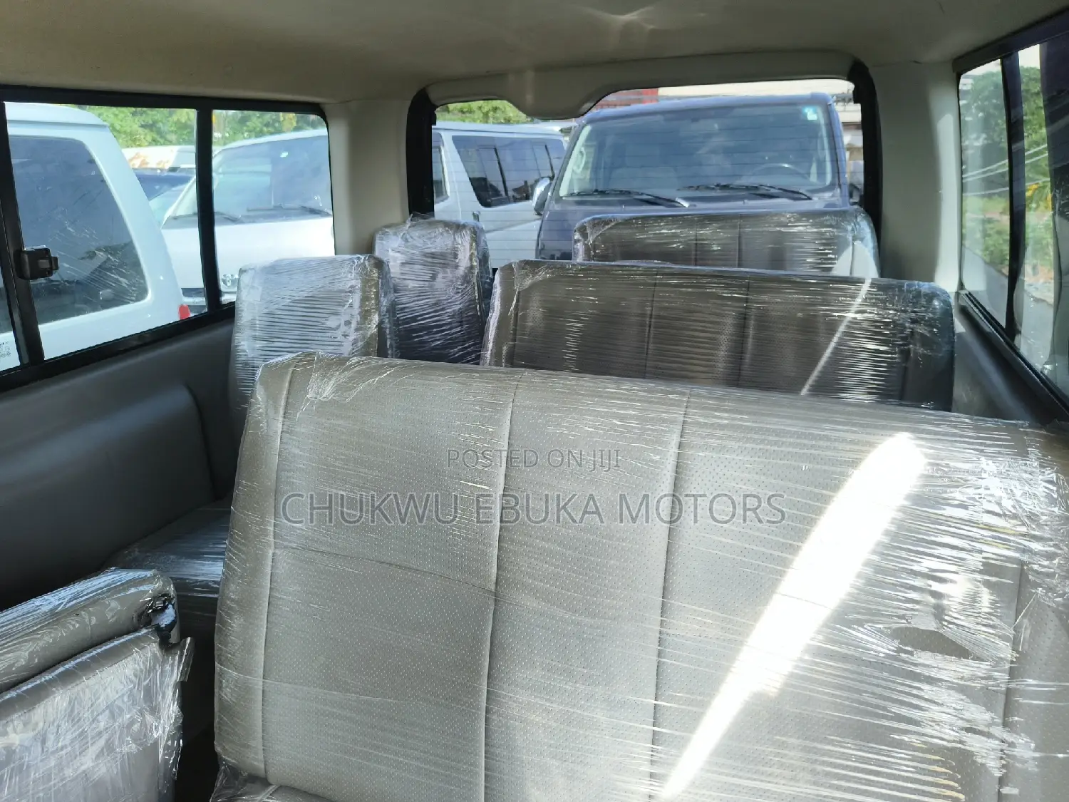 Toyota HiAce 2013 Black