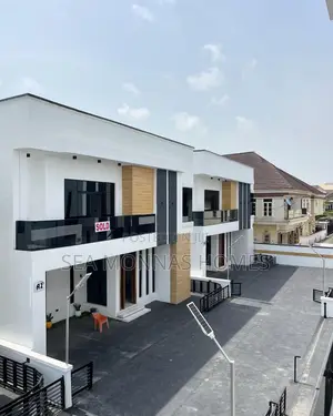 5bdrm Duplex in Chevron for sale