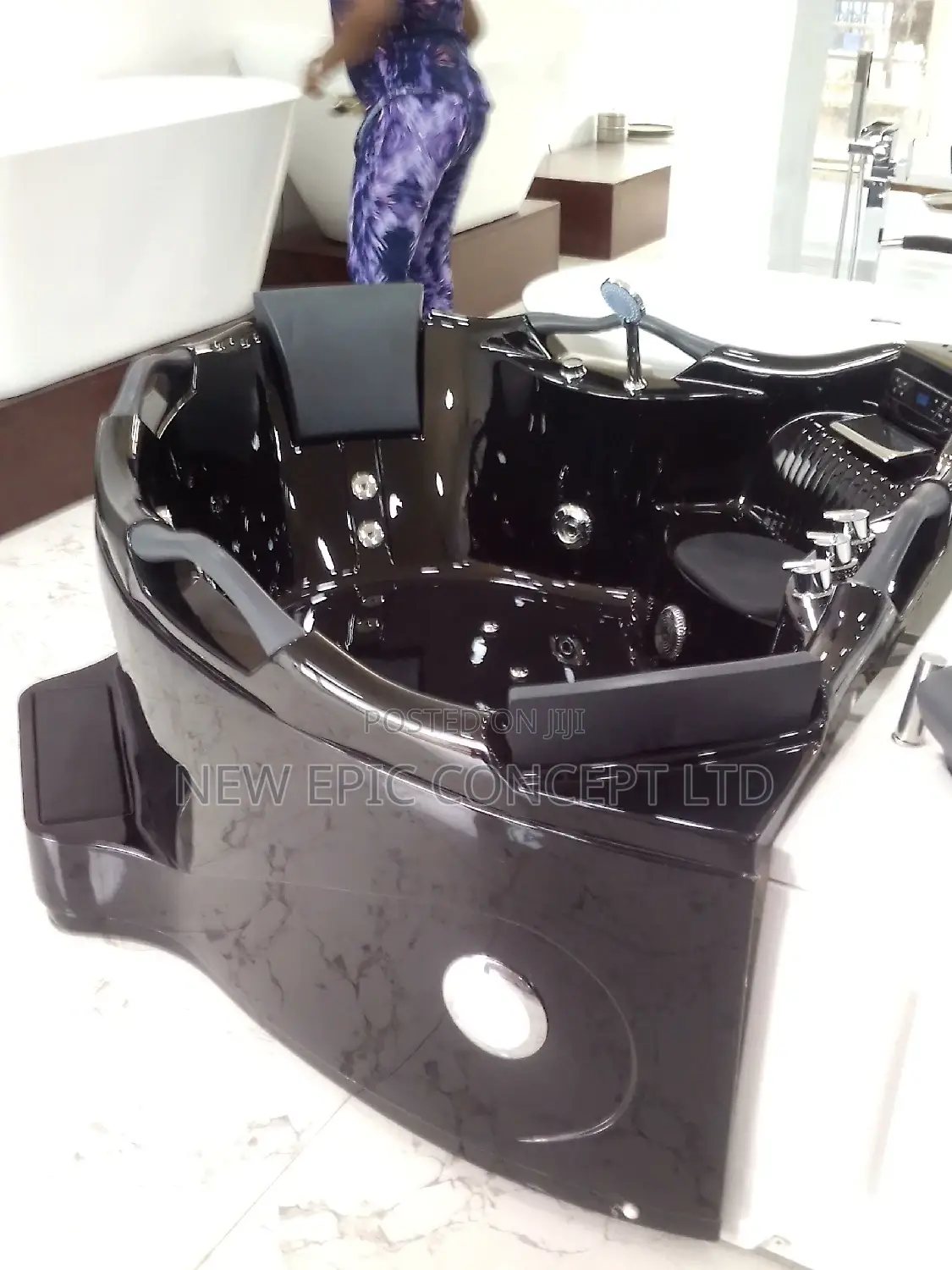 Executive Black Jacuzzi