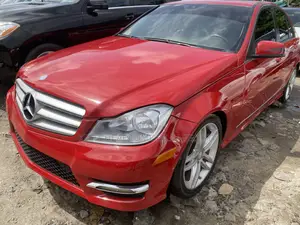 Mercedes-Benz C250 2012 Red