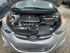 Hyundai Elantra Limited Sedan FWD (1.8L 4cyl 6A) 2013 Silver