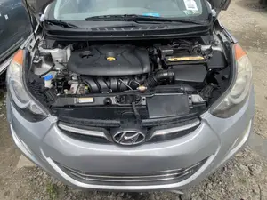 Hyundai Elantra Limited Sedan FWD (1.8L 4cyl 6A) 2013 Silver
