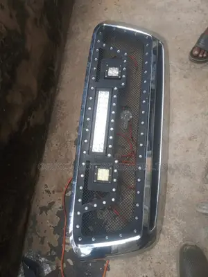 Front Grille Tundra 2008 to 2013 Model With Flash Light