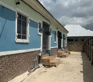 2bdrm Bungalow in Ughelli, Warri for sale