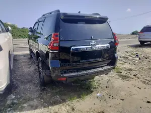Toyota Land Cruiser Prado 2022 Black