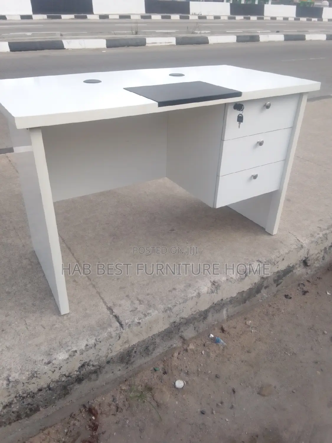 White 4feet Office Table