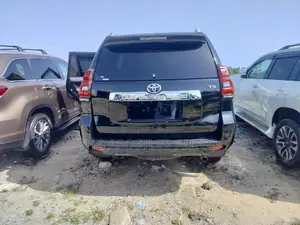Toyota Land Cruiser Prado 2023 Black