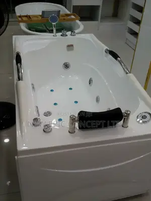 Single Jacuzzi With Radio