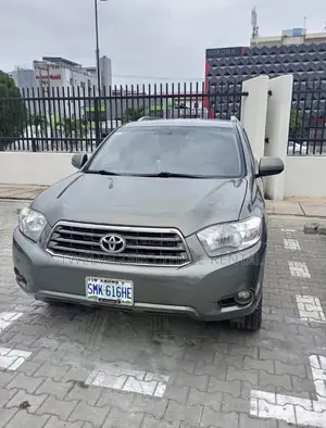 Toyota Highlander Available on Hire