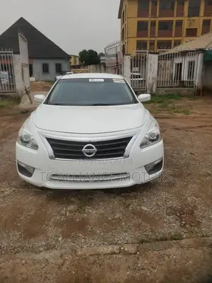 Nissan Altima 2.5 S 4dr Sedan (2.5L 4cyl CVT) 2015 White