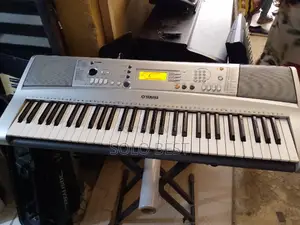 PSR E 313 Yamaha Keyboard