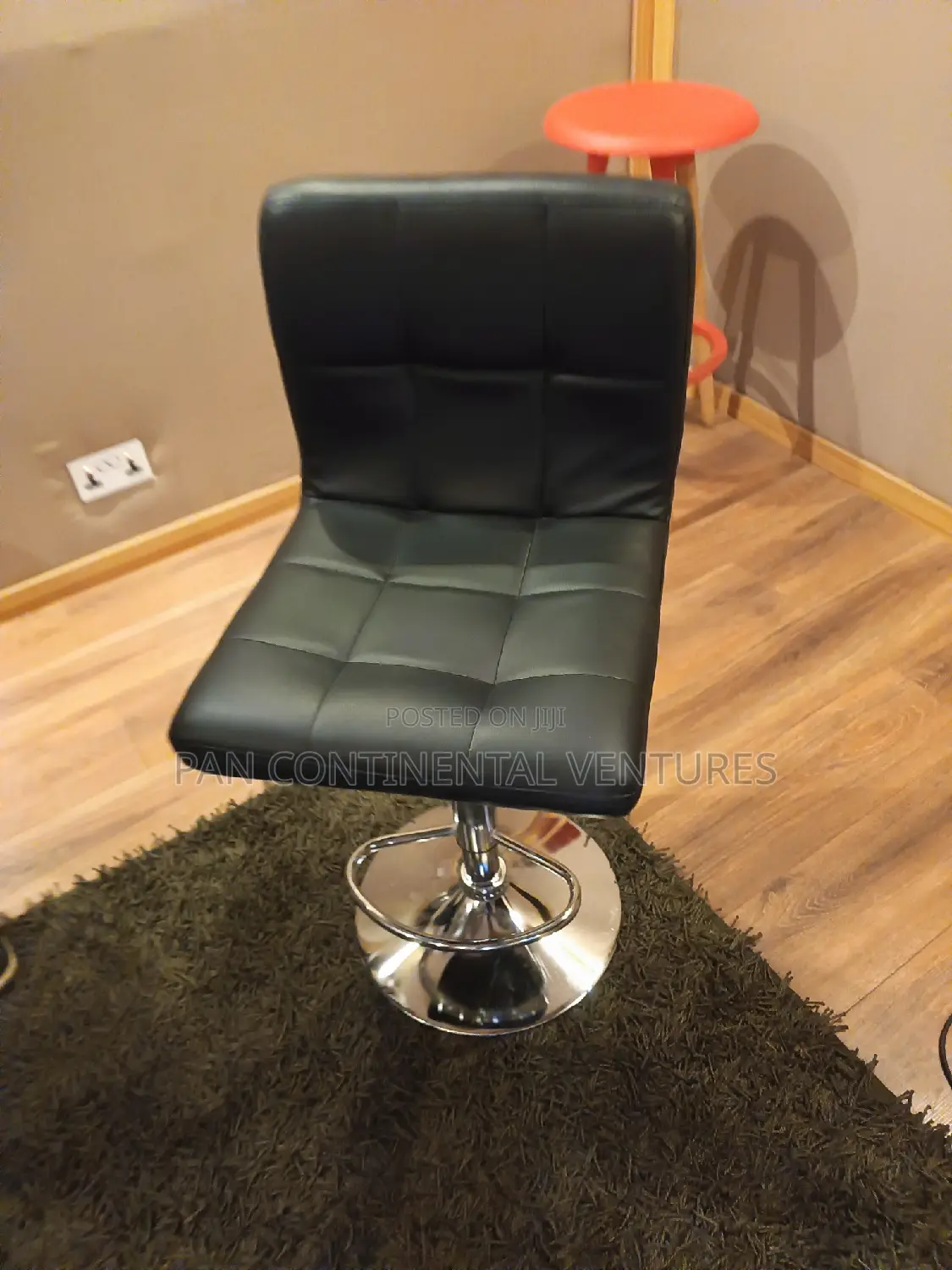 Studio Bar Chair With Leather Finish