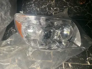 Toyota 4runner 2006 Headlight Set