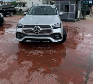 Photo - Mercedes-Benz GLE-Class GLE 350 4MATIC 2020 Silver