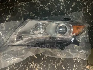Head Light Toyota Venza 2010