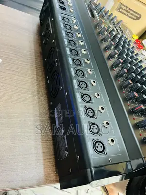 Yamaha Mixer With Amplifier