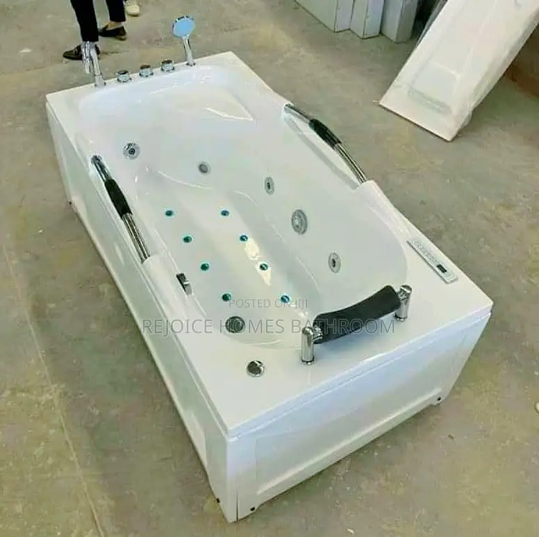 Single Jacuzzi
