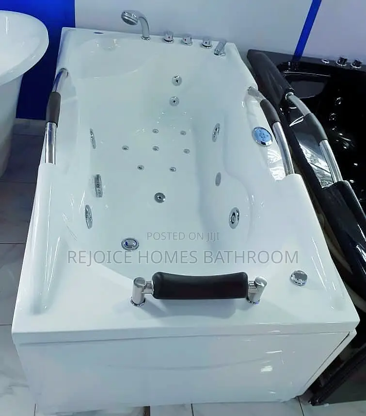 Single Jacuzzi