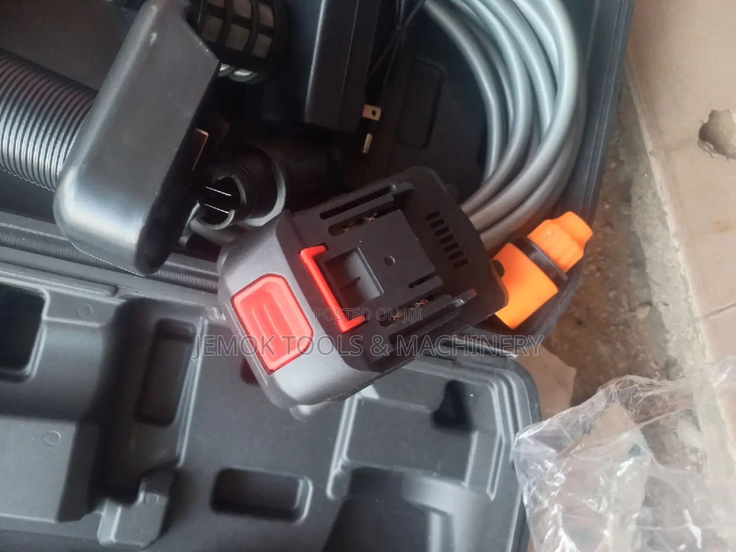 Cordless Pressure Washer
