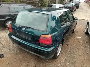 Volkswagen Golf 1.6 2000 Green