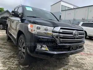 Toyota Land Cruiser 5.7 V8 VXR 2017 Matt Black