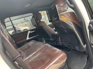 Toyota Land Cruiser 5.7 V8 VXR 2017 White
